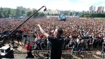 Un momento del concerto del primo maggio a Taranto (ANSA/ RENATO INGENITO)